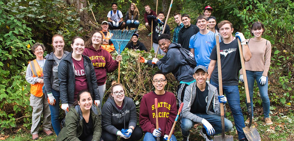 First-year students take a break during the 2017 CityQuest community service event.