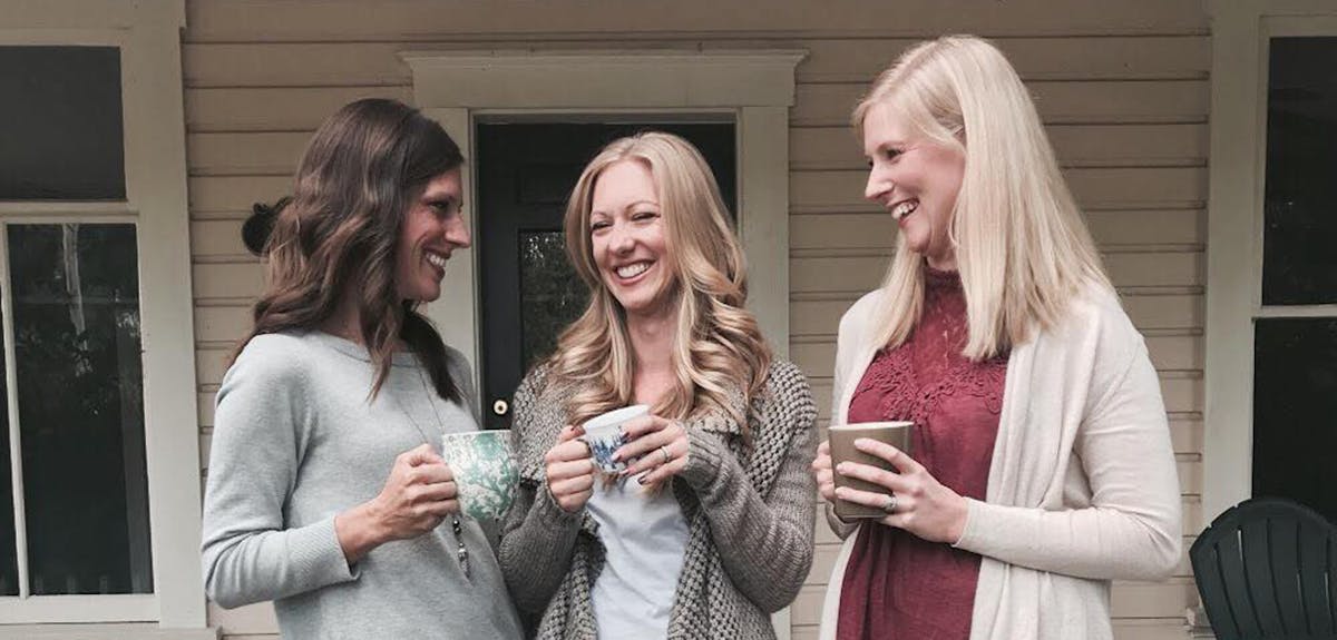 Sara Cox '08 shares coffee with friends